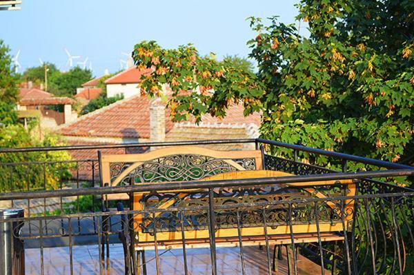 Къща За Гости "Черната Роза" Bŭlgarevo Dış mekan fotoğraf